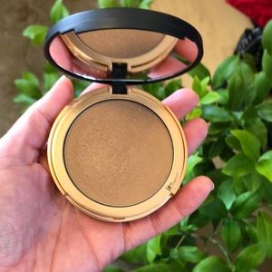 It cosmetics bye-bye pores bronzer